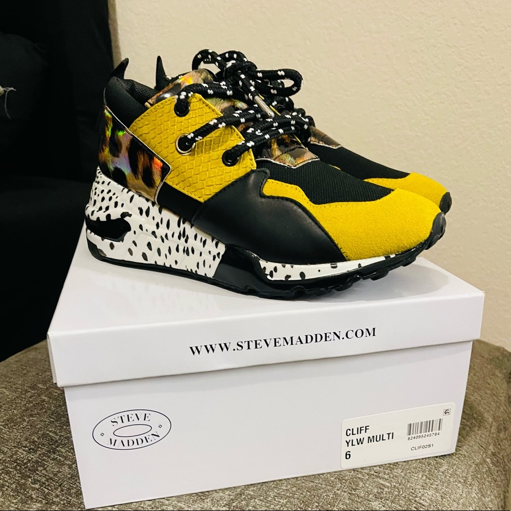 Steve Madden size 6 sneakers